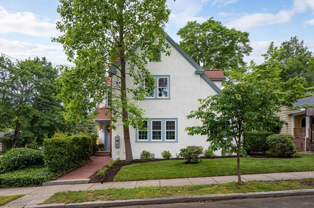 87 Woodbury St, Providence, RI 02906