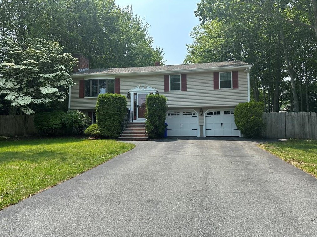 10 Karen Ann Dr, Bristol RI  02809-4349 exterior