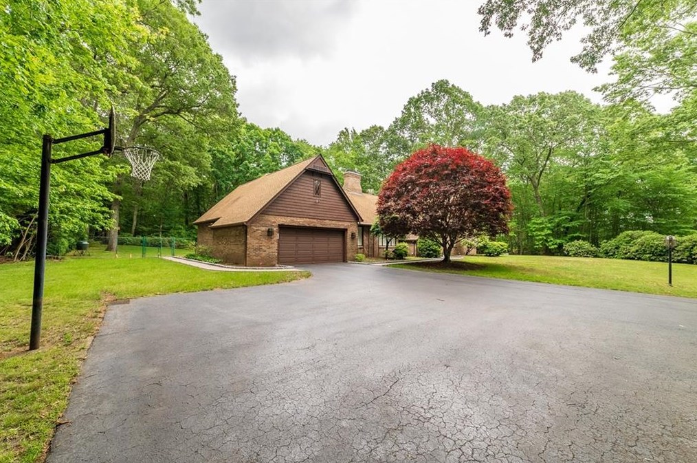 19 Lincoln Dr, North Smithfield, RI 02896