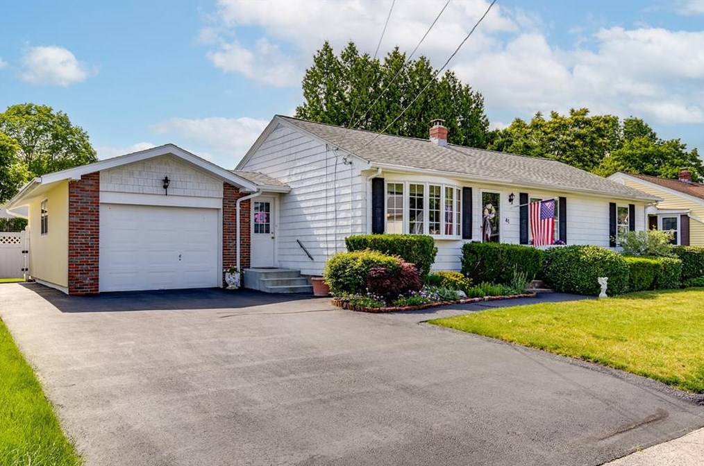 41 Whipple Ct, Providence, RI 02911