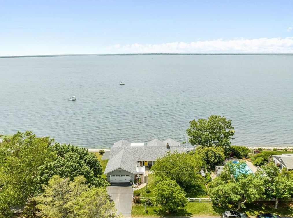 35 Brookwood Rd, Bristol, RI 02809-1206