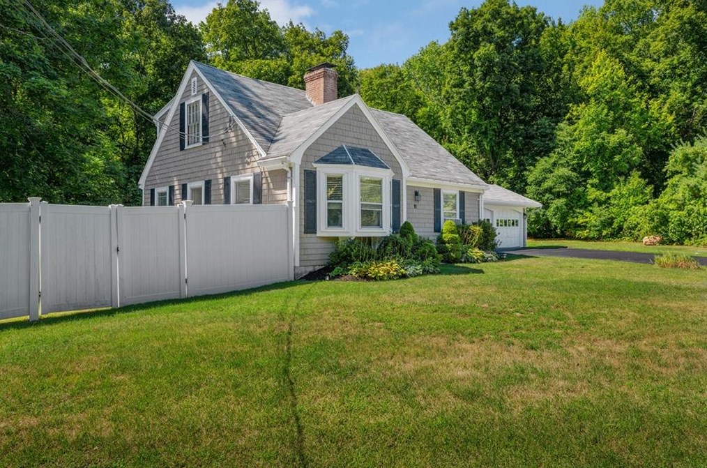 11 Breakneck Hill Rd, Lincoln, RI 02865