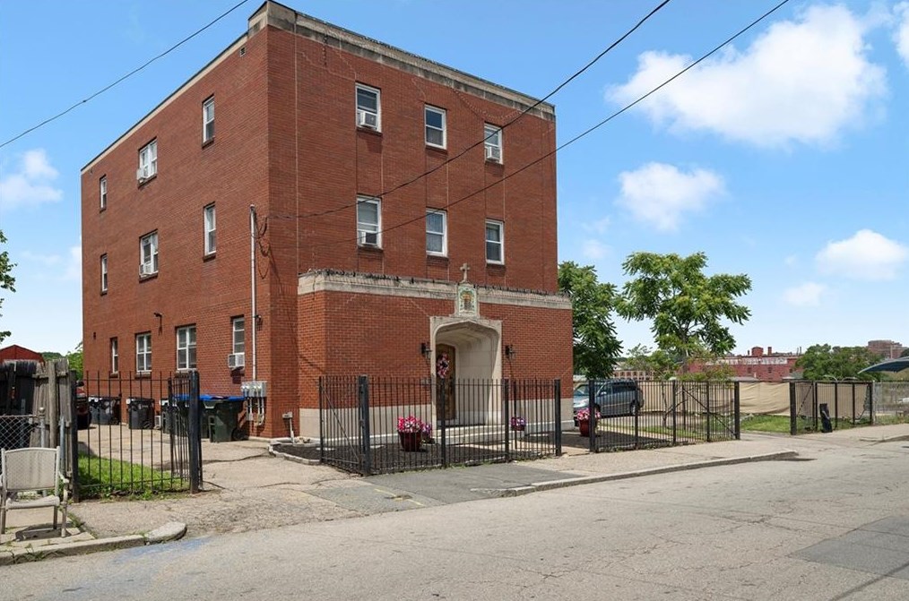 67 Ridge St, Providence, RI 02909