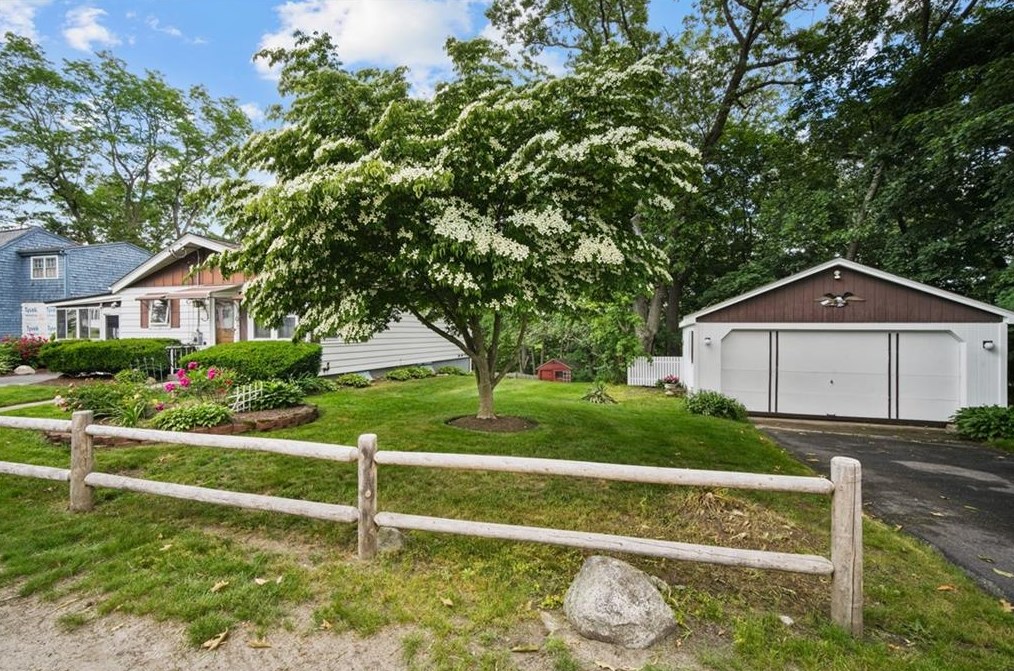 573 3rd Ave, Woonsocket, RI 02895