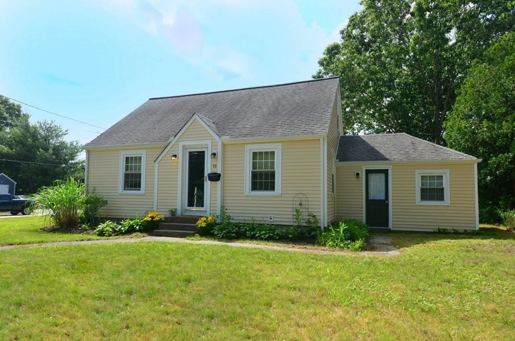 30 School St, North Kingstown, RI 02852