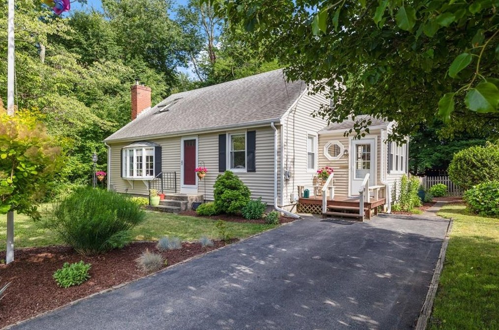 99 Coomer Ave, Warren, RI 02885