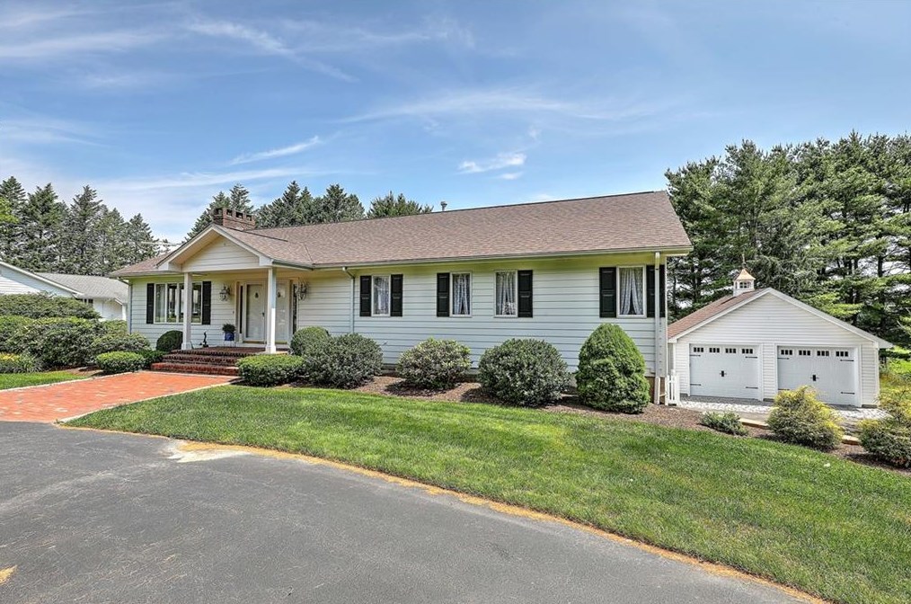 189 Old River Rd, Lincoln, RI 02865