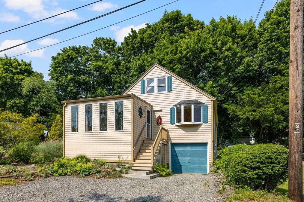 5 Broadview Ave, Bristol, RI 02809