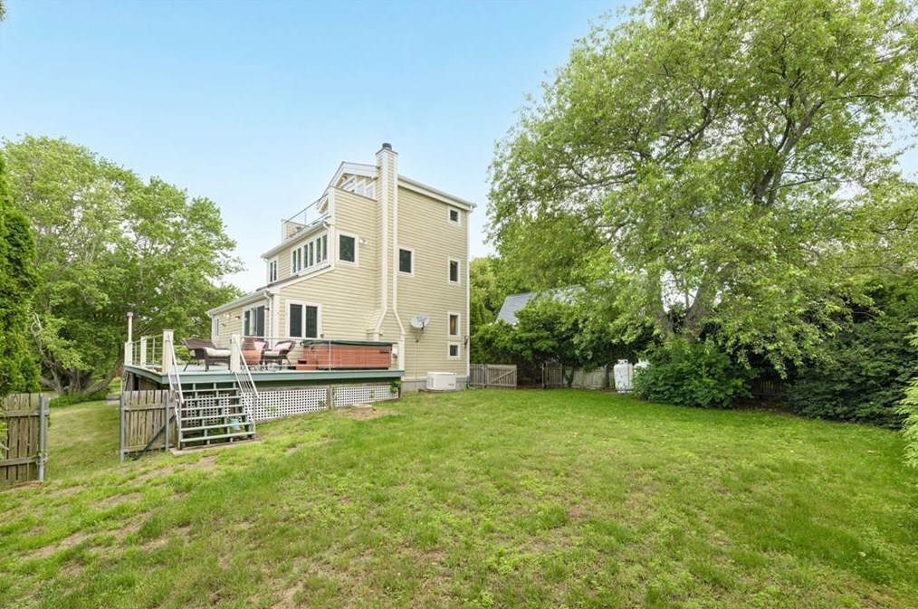 7 Deck St, Jamestown, RI 02835
