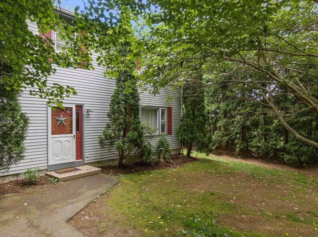 29 Circuit Dr, South Kingstown, RI 02882