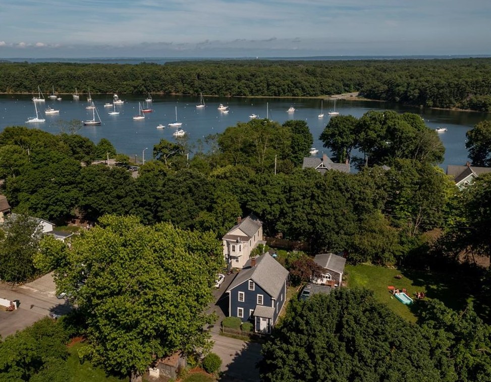 22 Lincoln St, Warwick, RI 02818