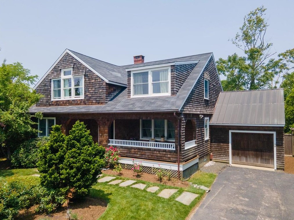 4 Sunset Hill Rd, Middletown, RI 02842