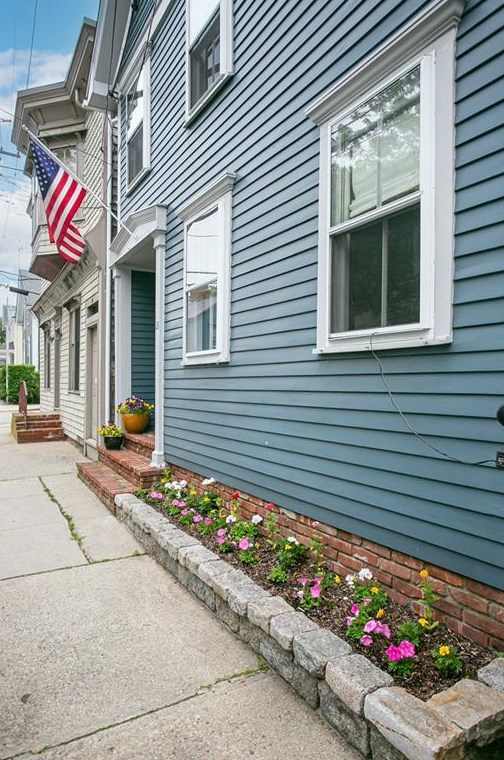 21 3rd St, Middletown, RI 02840