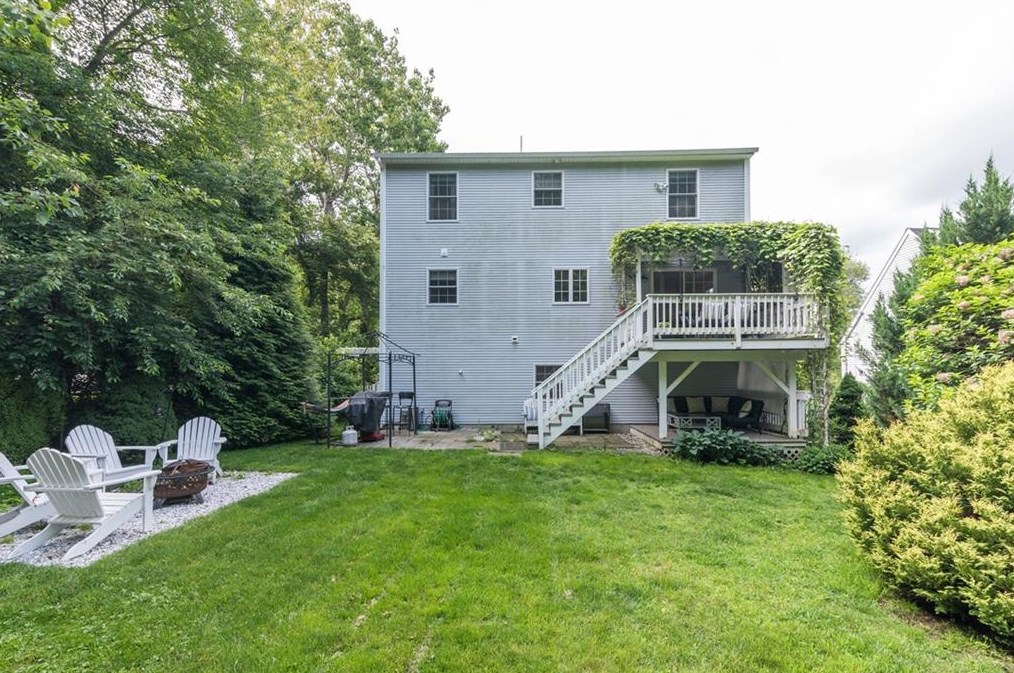 71 Wampum Rd, South Kingstown, RI 02882