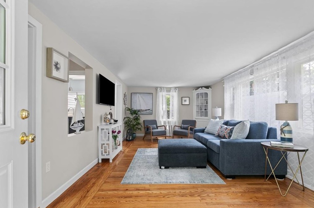 52 Hedly St, Portsmouth, RI 02871