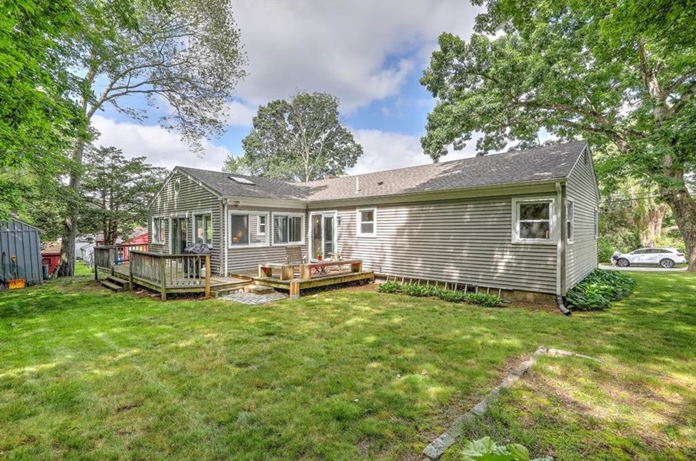 46 Roosevelt Rd, Cumberland, RI 02864