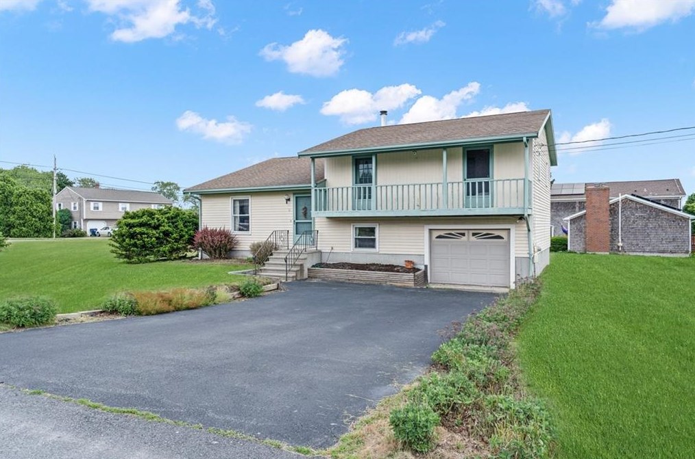 72 Camara Dr, Portsmouth, RI 02871