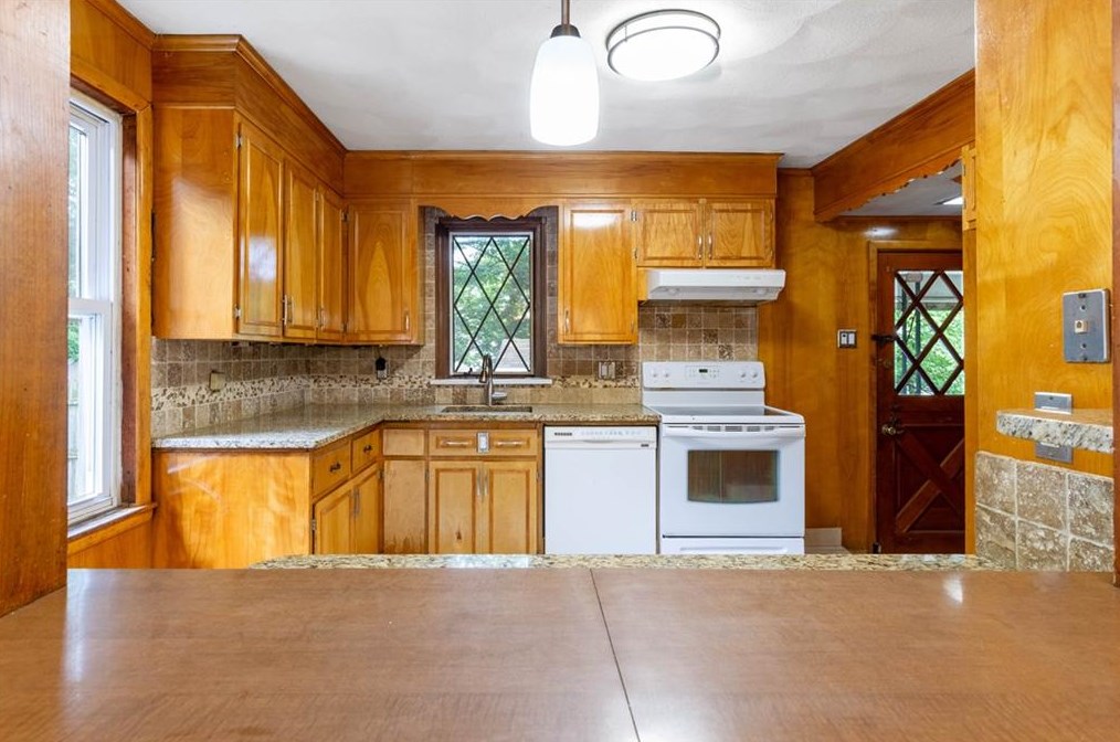 17 Parker Ave, East Providence RI  02914-2207 exterior