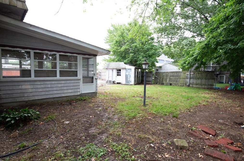 17 Parker Ave, East Providence RI  02914-2207 exterior