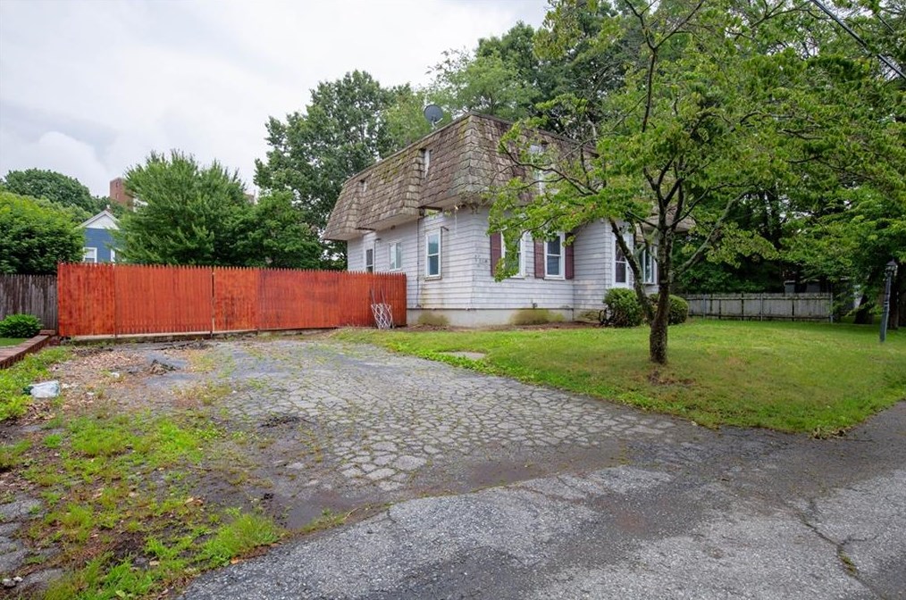 17 Parker Ave, East Providence RI  02914-2207 exterior