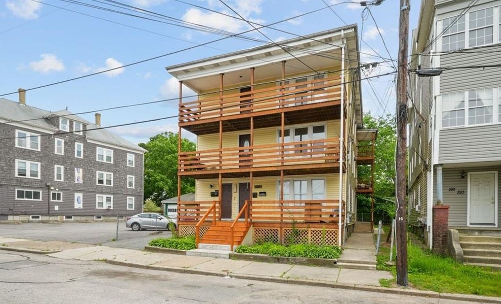 289 Mowry St #2, Woonsocket, RI 02895