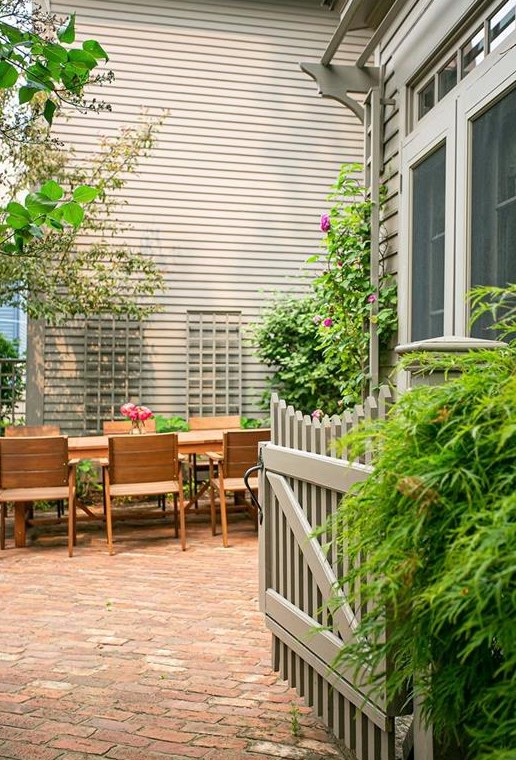 2 Corne St, Middletown, RI 02840