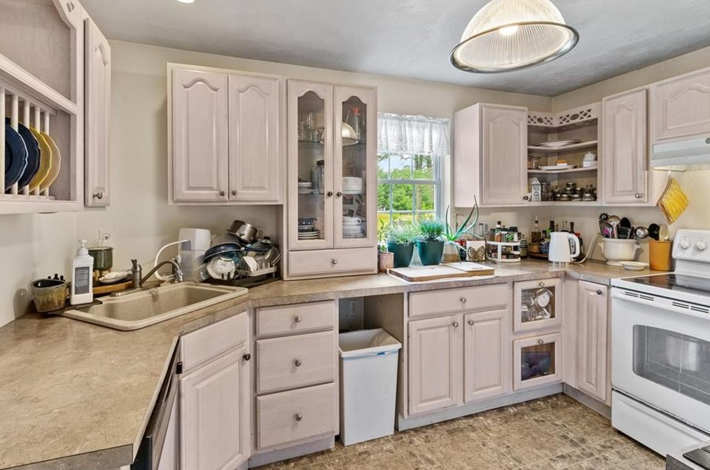 253 Usquepaugh Rd, Richmond, RI 02892