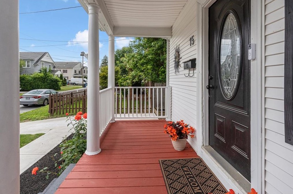 15 Brooks St, Cranston RI  02920-3907 exterior