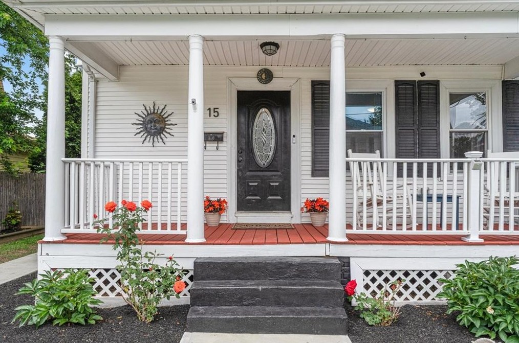 15 Brooks St, Cranston RI  02920-3907 exterior