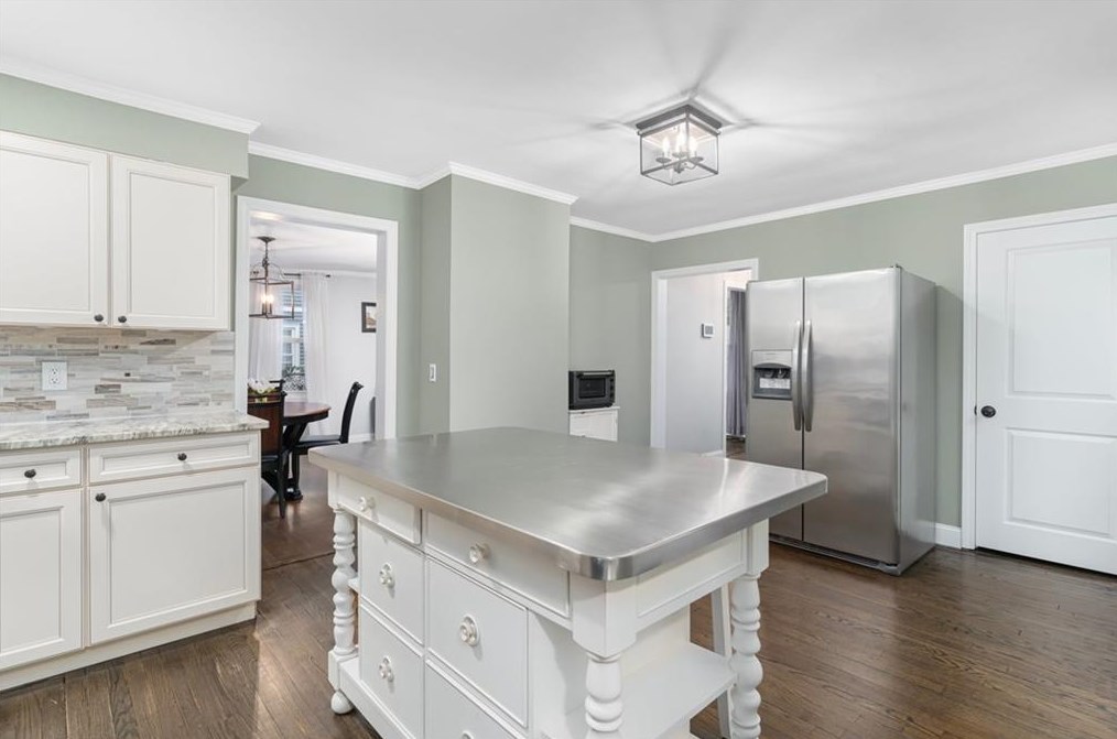 15 Brooks St, Cranston RI  02920-3907 exterior