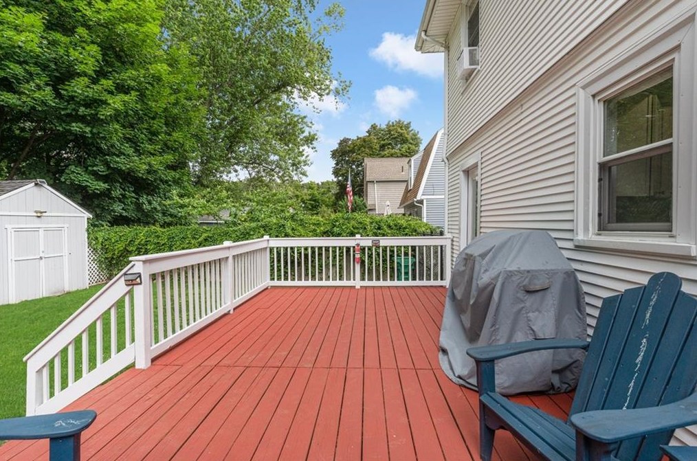 15 Brooks St, Cranston RI  02920-3907 exterior