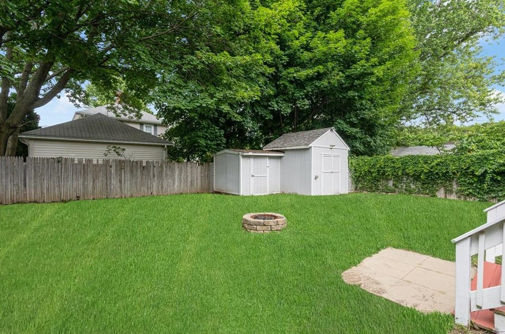15 Brooks St, Cranston RI  02920-3907 exterior