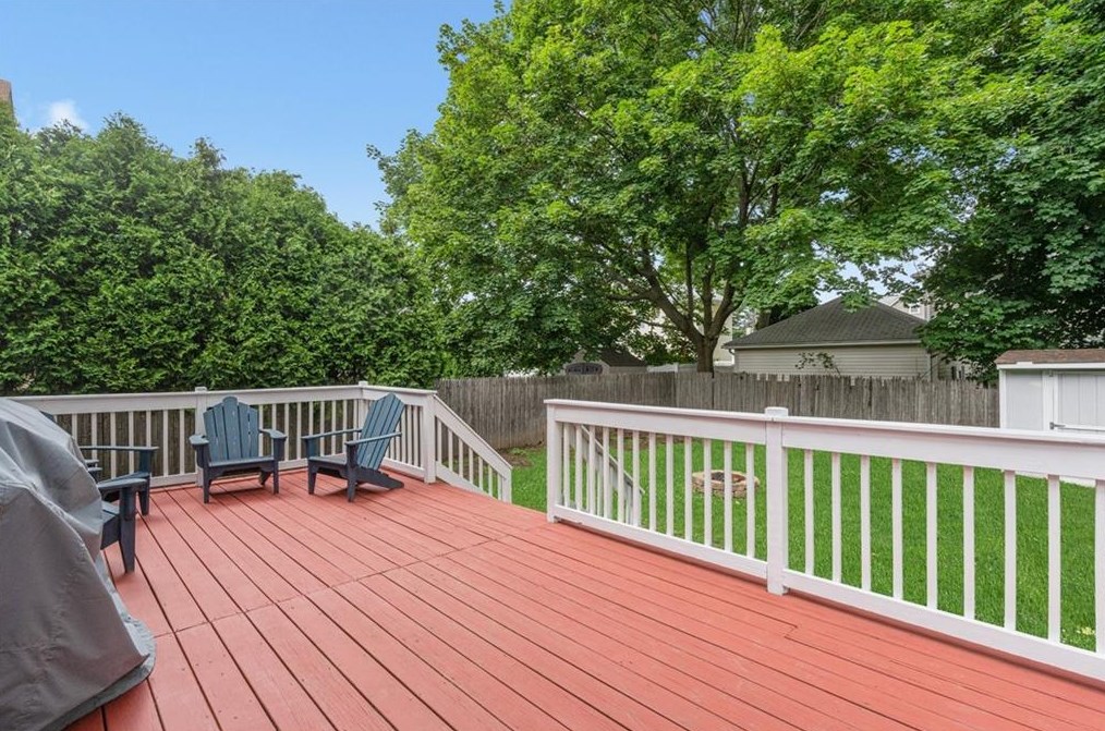 15 Brooks St, Cranston RI  02920-3907 exterior