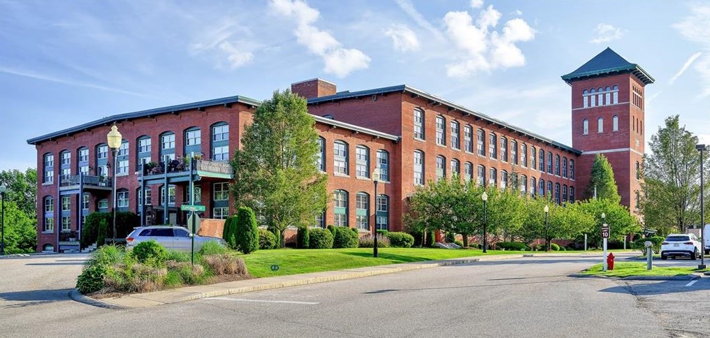 1 Tupperware Dr #330, North Smithfield, RI 02896