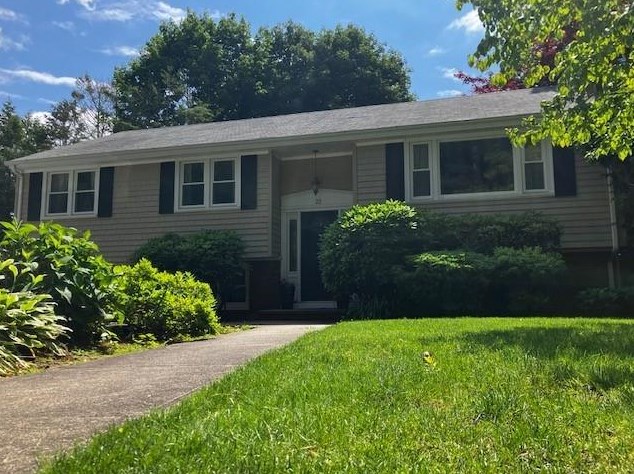 22 East Side Dr, Barrington, RI 02806