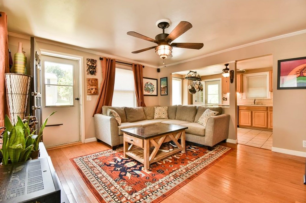 18 Oriole Ave, West Warwick RI  02893-6041 exterior