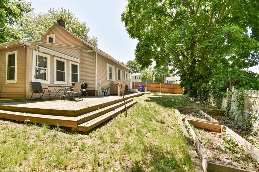 18 Oriole Ave, West Warwick RI  02893-6041 exterior