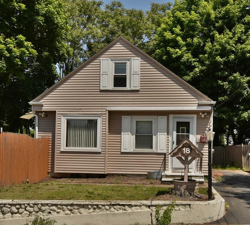 18 Oriole Ave, West Warwick, RI 02893