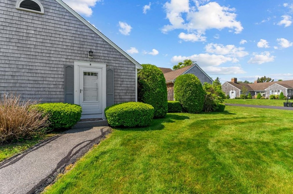 42 Glen Meade Dr #b, Portsmouth, RI 02871