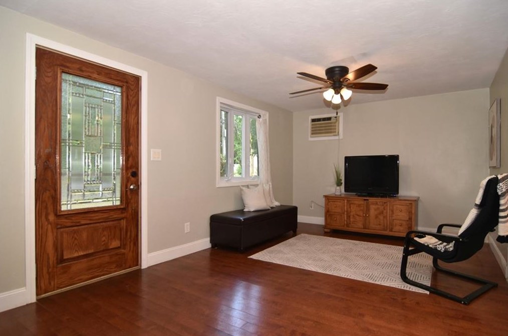 7 Fairfield Rd, Barrington, RI 02806