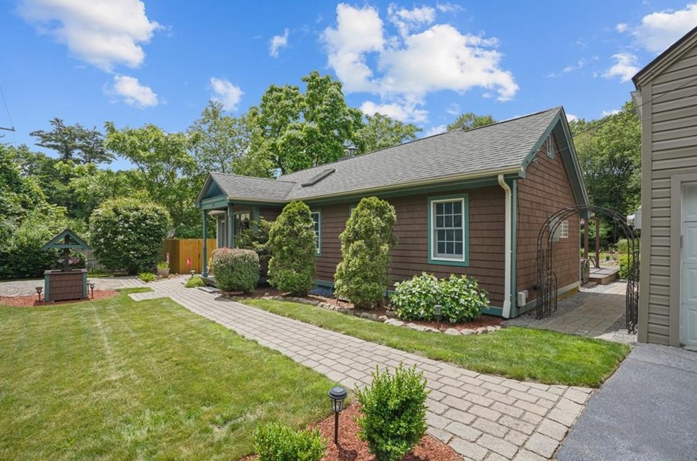 385 Read School House Rd, Coventry, RI 02816