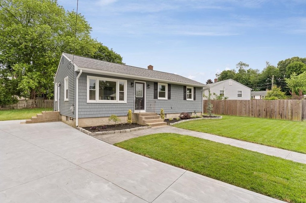 24 Meadow Dr, West Warwick, RI 02893