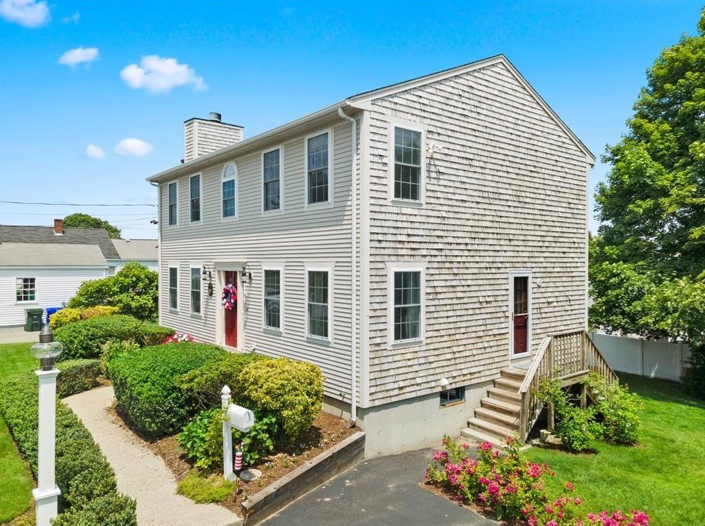 20 Westwood Rd, Bristol, RI 02809-1604