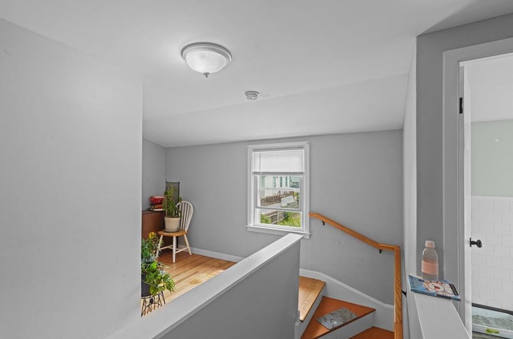 76 Boxwood Ave, Cranston RI 02910-5507 exterior