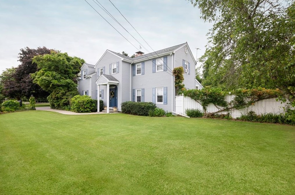 500 County Rd, Barrington, RI 02806