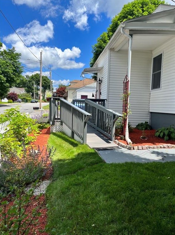 35 Manila Ave, Woonsocket, RI 02895