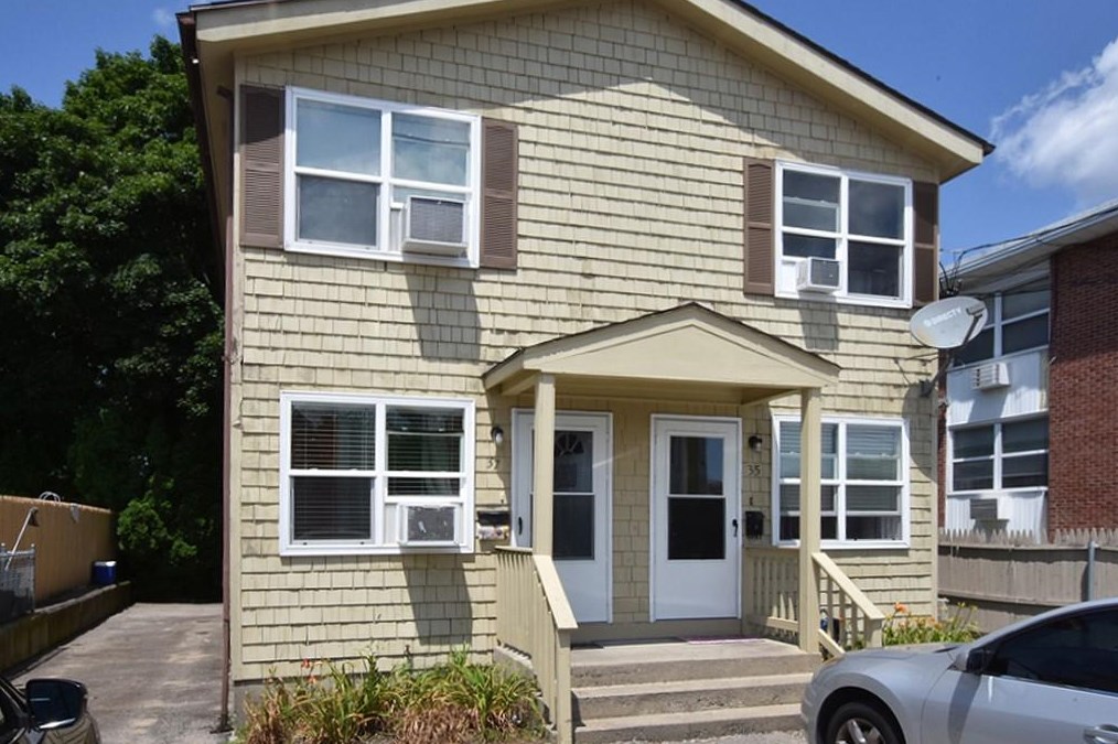 35 Seneca Ave, Pawtucket, RI 02860-4721