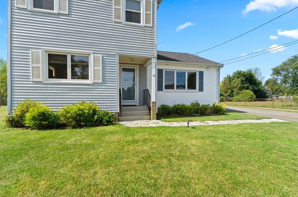 10 Philips Ave, Middletown, RI 02842
