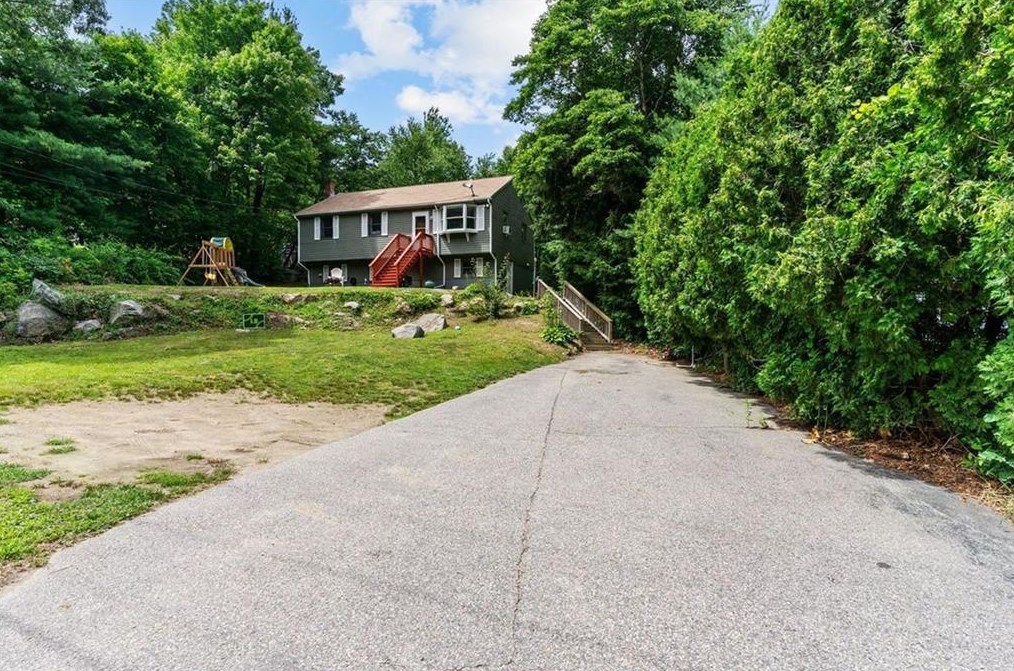 1693 Putnam Pike, Glocester, RI 02814