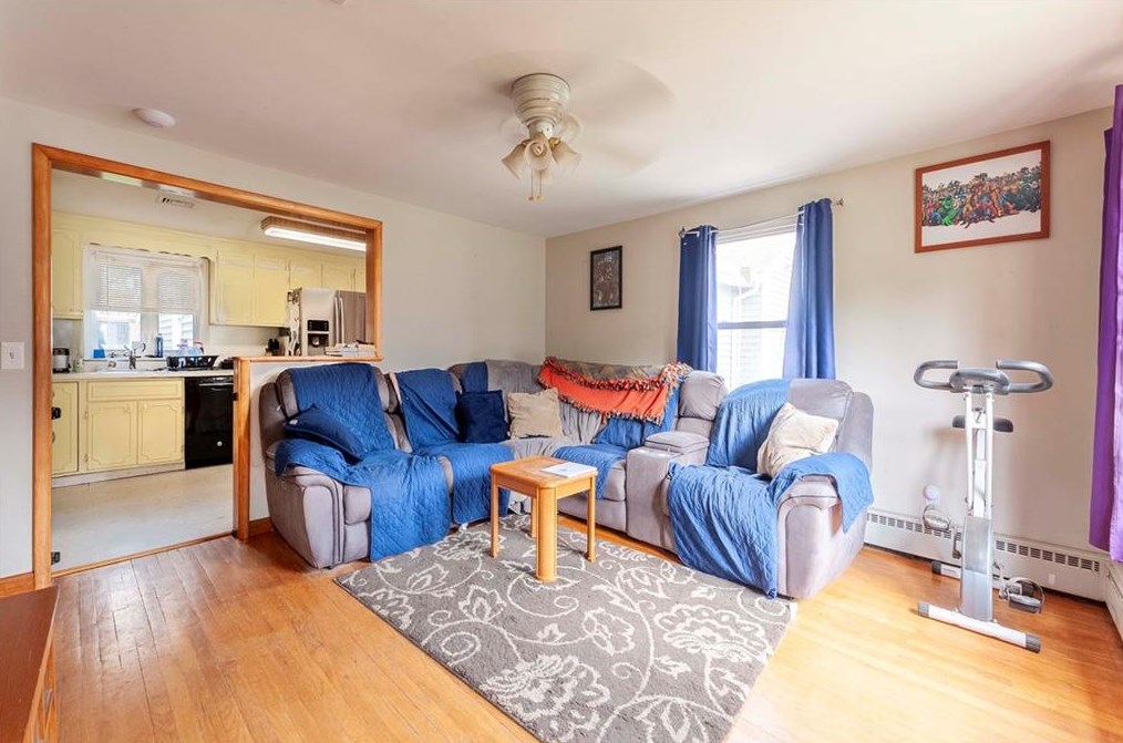 6 Wilshire Way, Coventry, RI 02816